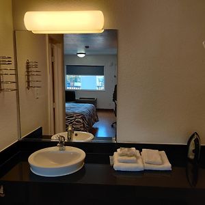 Deluxe King Room Smoking